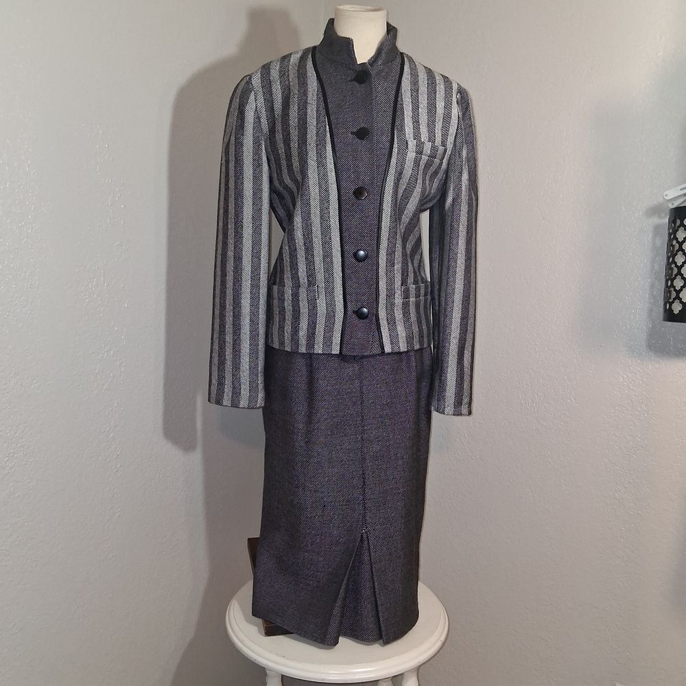 Louis Feraud Gray 2 Piece Jacket & Midi Skirt Set Size 8